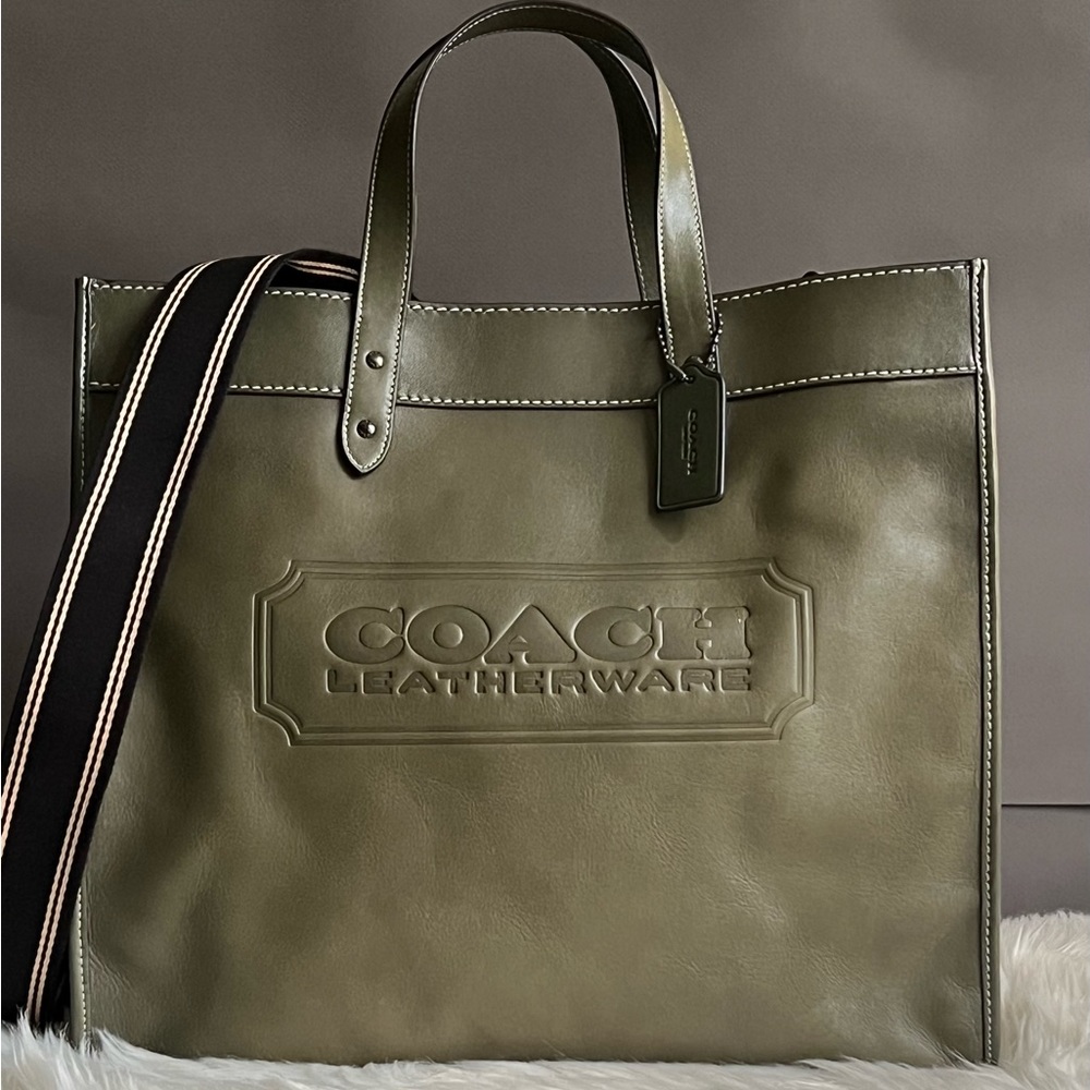 CC097 - Coach Field Tote 40 with Coach Badge - Picture 3 of 13